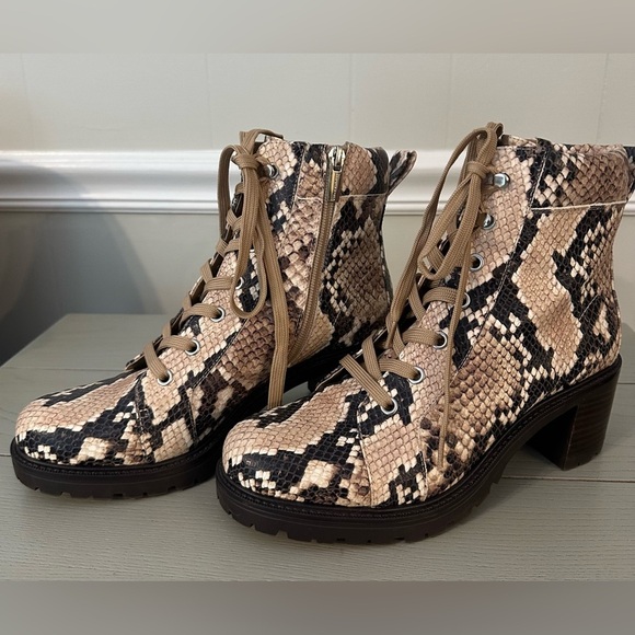 Vince Camuto Women’s Leather Lace-Up Ankle Boots Sz 8- Gaviana-Snakeskin - Picture 3 of 12